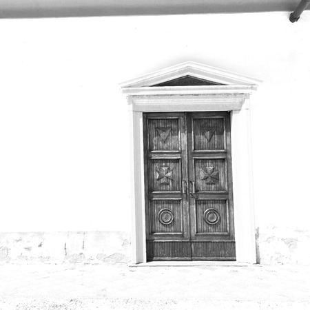 old door    in italy  land europe architecture and wood the historical   gateの写真素材