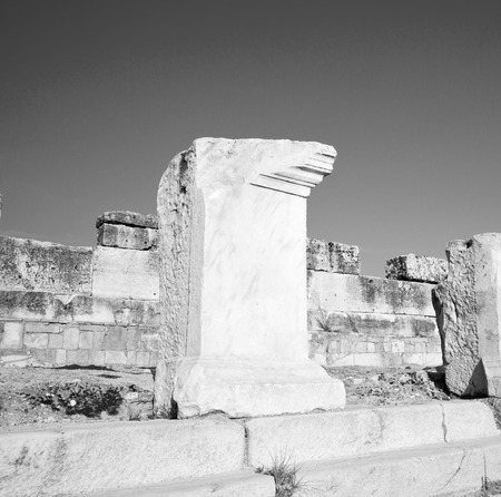 pamukkale    old       construction     in asia turkey the column  and the roman templeの写真素材