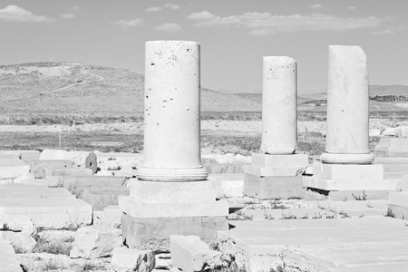 blur  in iran   pasargad the old construction  temple and grave column blurの写真素材