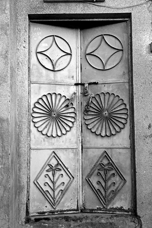oman old wooden  door and wall in the houseの写真素材