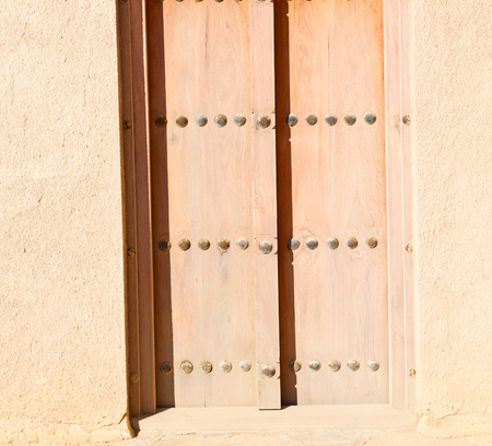 oman old wooden  door and wall in the houseの写真素材