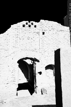 blur in iran the old castle near saryadz brick and skyの写真素材