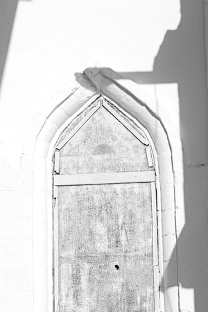 oman old wooden  door and wall in the houseの写真素材