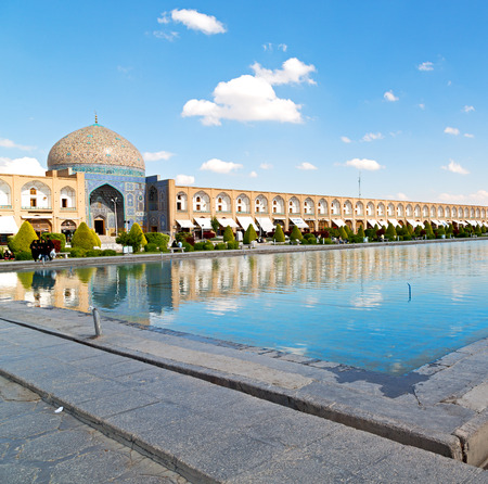 blur in iran   the old square of isfahan prople garden tree heritage tourism and mosqueの素材 [FY31066656677]