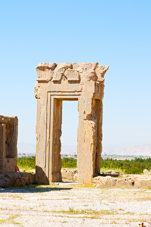 blur  in iran persepolis the old   ruins historical destination monuments and ruinのeditorial素材