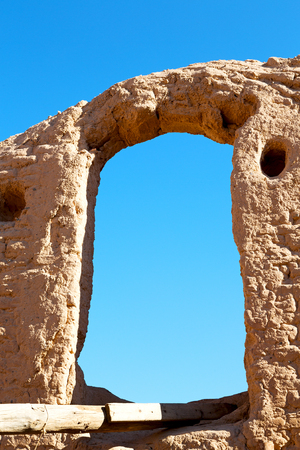 blur in iran the old castle near saryadz brick and skyのeditorial素材