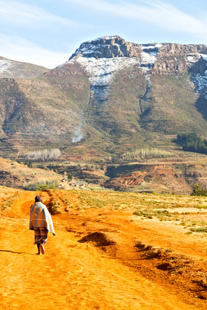 blur  in lesotho malealea street village near  mountain and coultivation fieldの写真素材