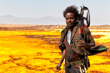 ETHIOPIA,DANAKIL-CIRCA  JANUARY 2018--unidentified irregular soldier looking at the state boarderのeditorial素材