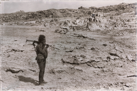 ETHIOPIA,DANAKIL-CIRCA JANUARY 2018--unidentified irregular soldier looking at the state boarderのeditorial素材