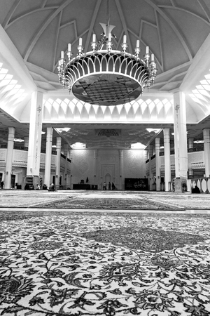 blur in iran inside the old antique mosque with glass and mirror traditional islam architecture
のeditorial素材