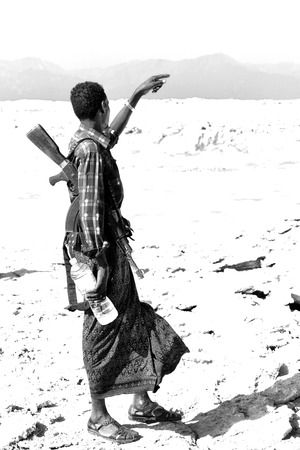 ETHIOPIA,DANAKIL-CIRCA  JANUARY 2018--unidentified  irregular soldier looking at the state boarderのeditorial素材