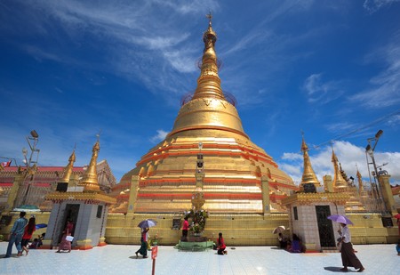 Myanmar people at Botataung Pagoda, Yangon (Rangoon), Myanmarの写真素材