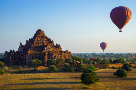 Dhammayangyi temple at sunrise, The biggest Temple in Bagan  Pagan , Myanmarの写真素材