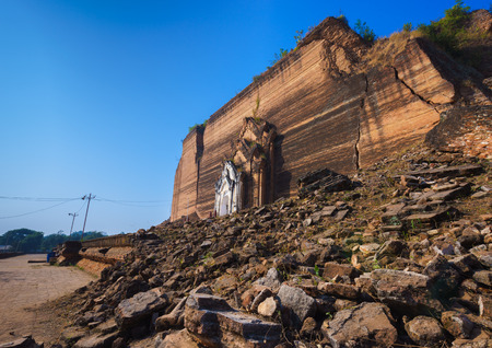 Ruined Mingun Pahtodawgyi pagoda, Sagaing, Myanmarの写真素材