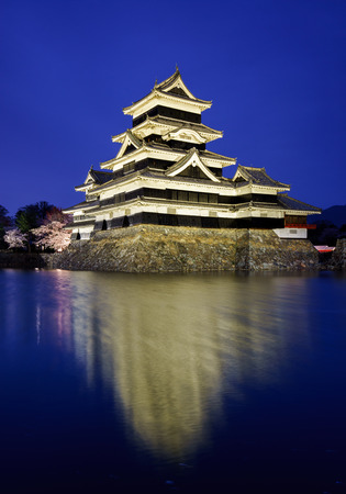 Matsumoto castle at night, Nagano, Japanのeditorial素材