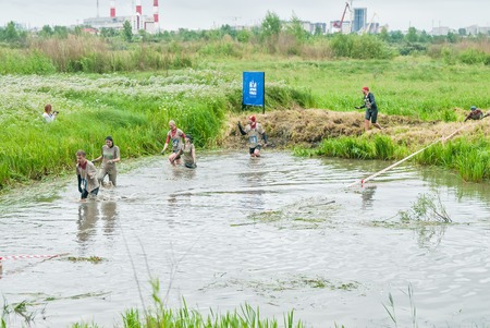 Tyumen, Russia - August 8, 2015: Steel Character extrim race on Krugloe lake. Gagarin park in Cape district. Water stage. Teams runningのeditorial素材