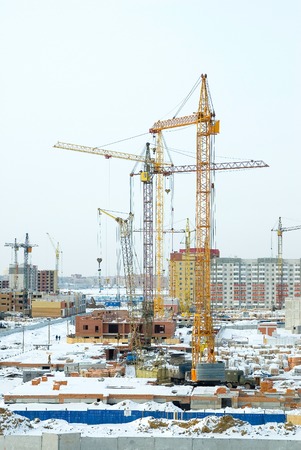 Tyumen, Russia - February 22, 2007: Lifting cranes on construction siteのeditorial素材