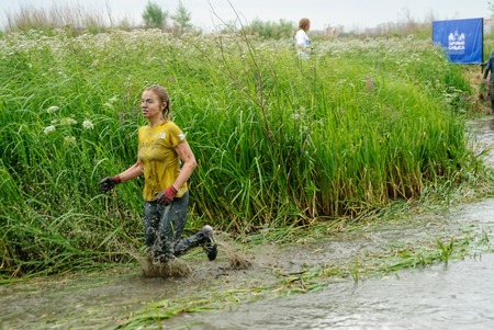 Tyumen, Russia - August 8, 2015: Steel Character extrim race on Krugloe lake. Gagarin park in Cape district. Water stage. Woman takes part in raceのeditorial素材