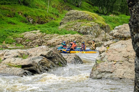 Beklenischevo, Russia - June 12, 2005: The place with the Iset River rapid current, a so-called threshold the Revun - Howler . Water tourists move on rapid river in thresholdのeditorial素材