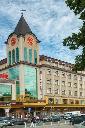 Kaliningrad, Russia - July 1, 2010: Kaliningrad Passage building on Victory Square in the center of city. Until 1945, the city was a part of Germany and was called Koenigsberg.のeditorial素材