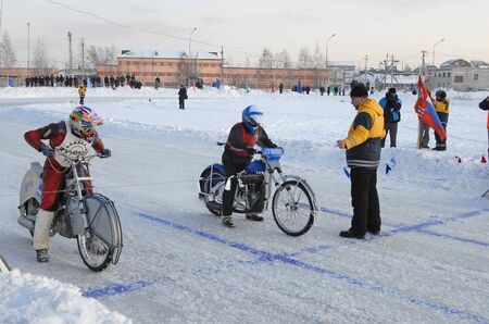 Tyumen, Russia - February 10, 2007: The city motorcycle sport championship. Race on Ice disciplineのeditorial素材