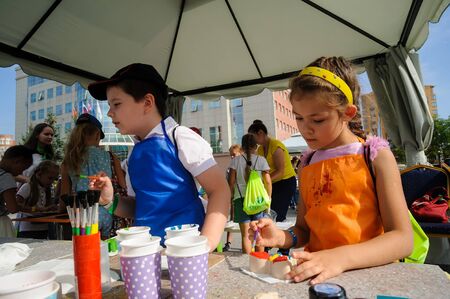 Tyumen, Russia - August 26, 2016: Open Day of Sberbank for children. Artists siteのeditorial素材