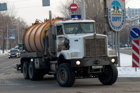 Tyumen, Russia - December 7, 2018: The big truck with a tank turns at the streets intersection of 50 let Oktyabrya and Holodilnayaのeditorial素材