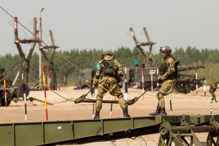 Tyumen, Russia - August 11, 2019: International Army Games. Safe Route contest. Assemblage of the mechanized bridge from TMM setのeditorial素材