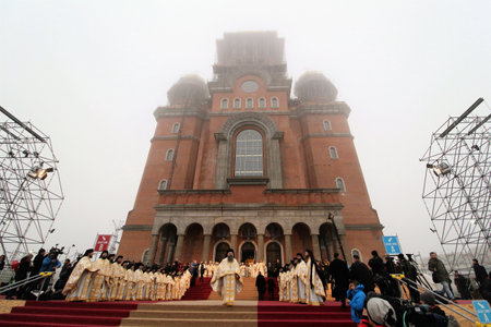 Bucharest, Romania - November 25, 2018: Consecration ceremony of Romania National Cathedral (Romanian Peopleâs Salvation Cathedral) by Patriarchs of Constantinople, in Bucharest.のeditorial素材