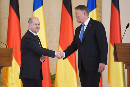 Bucharest, Romania. 3rd Apr, 2023: Olaf Scholz (L), Chancellor of Germany, shakes hands with Romanian President, Klaus Iohannis (R), at the end of joint statements at Cotroceni Palace, in Bucharest, Romania.のeditorial素材