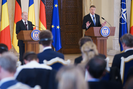 Bucharest, Romania. 3rd Apr, 2023: Olaf Scholz (L), Chancellor of Germany, listen to the speech of Romanian President, Klaus Iohannis (R), during the joint statements at Cotroceni Palace, in Bucharest, Romania.のeditorial素材