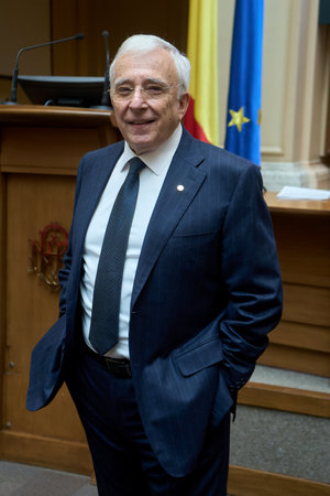 Bucharest, Romania. 15th May, 2024: Mugur Isarescu, the Governor of the National Bank of Romania (BNR), talks to the members of the bank's board of directors after presenting the Quarterly Inflation Report, at the headquarters of the BNR in Bucharest.のeditorial素材