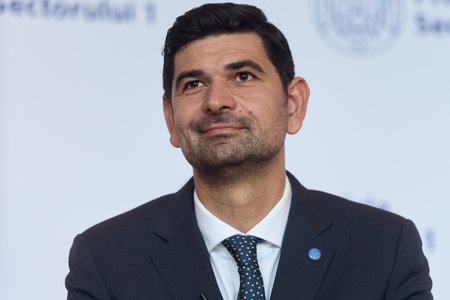 Bucharest, Romania. 4th Nov, 2024: George Tuta, the new Mayor of Sector 1 of Bucharest, during his swearing-in ceremony.のeditorial素材