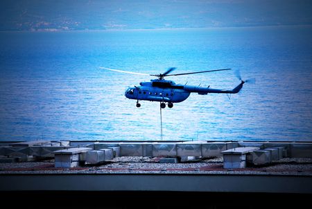 Helicopter raising ander the roof