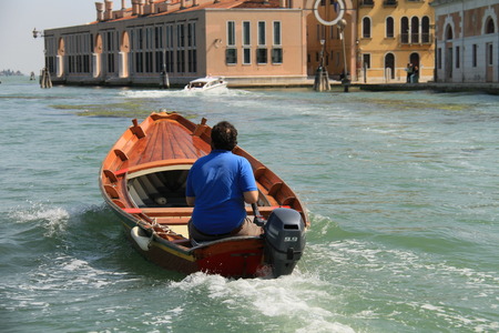 life in venice, people and buildingsのeditorial素材