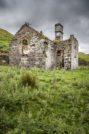 The ruins of an old school, church or chapel in the Connemara countryside in Irelandの写真素材