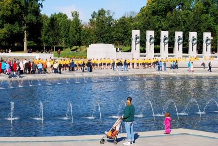 WASHINGTON, DC - OCTOBER 18: Alzheimer's Walk Event on October 18, 2008 in Washington, DC USA. Military Soldiers, and civilians at the World War II Memorial during the Alzheimer's DC Walk. のeditorial素材