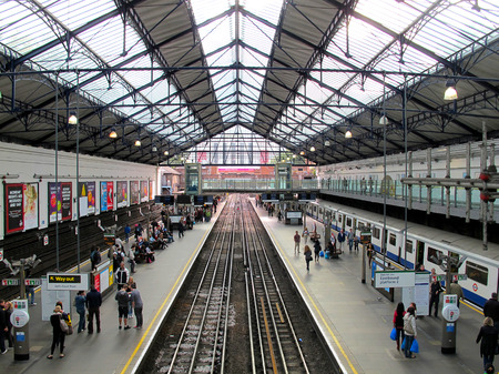 LONDON, ENGLAND - OCTOBER 2014: London Underground Station at EarlÂ´s Court.のeditorial素材