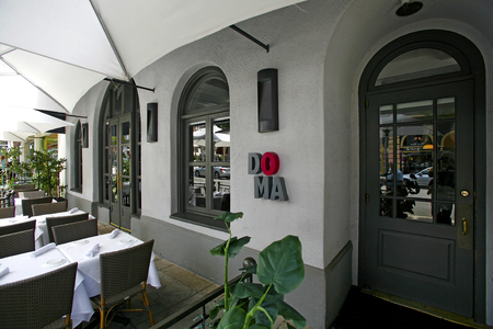 BEVERLY HILLS, USA - MAY 2015 Restaurant DOMA in Beverly Hillsのeditorial素材