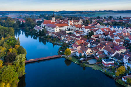 Aerial view before sunrise of the Telc Castle with foreground bridge and pond in the Czech Republic.のeditorial素材
