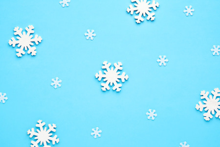 A xmas card. Christmas pattern of small and large white snowflakes on a blue background. Winter conceptの写真素材
