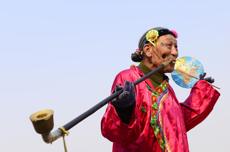 LUANNAN county - March 6: jidong DaYangGe clown performing square in the center of the literary style, on March 6, 2015, LUANNAN county, hebei province, China.のeditorial素材
