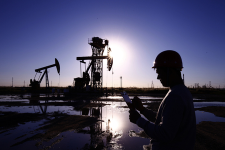 Oil drilling exploration, the oil workers are workingのeditorial素材
