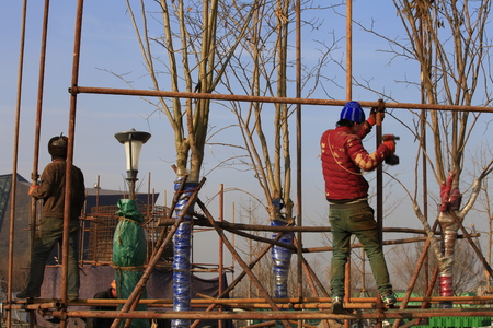 worker in the construction site making reinforcement metal framework for concrete pouringのeditorial素材