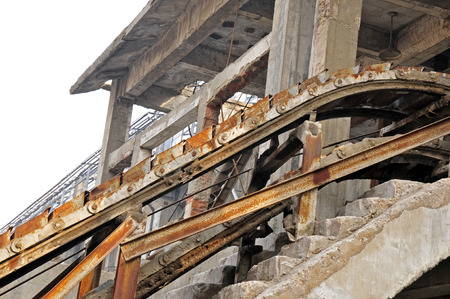 Abandoned the manufacturing and transportation equipment in the factory