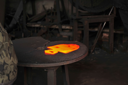 Steel shovel production line, the high temperature forging