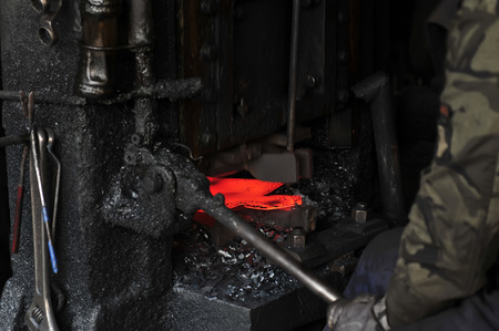 Steel shovel production line, the high temperature forging