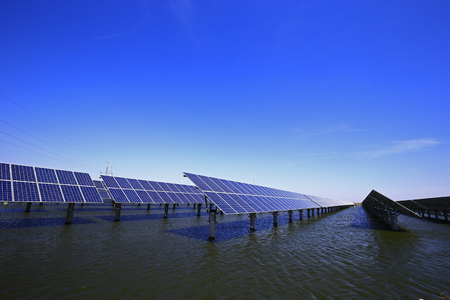 Solar panels on the water
の写真素材