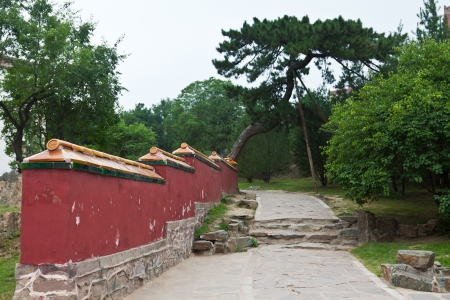 red wall in the traditional style of landscape architecture 
の写真素材