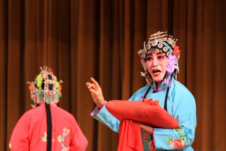 Luannan County, Hebei Province, December 26th  Actors of ChengZhaocai Peking Opera Troupe are performing Peking opera  Embroidered shoes records  in ChengZhaocai Theater, December 26, 2011, Luannan County, Hebei Province, North china のeditorial素材